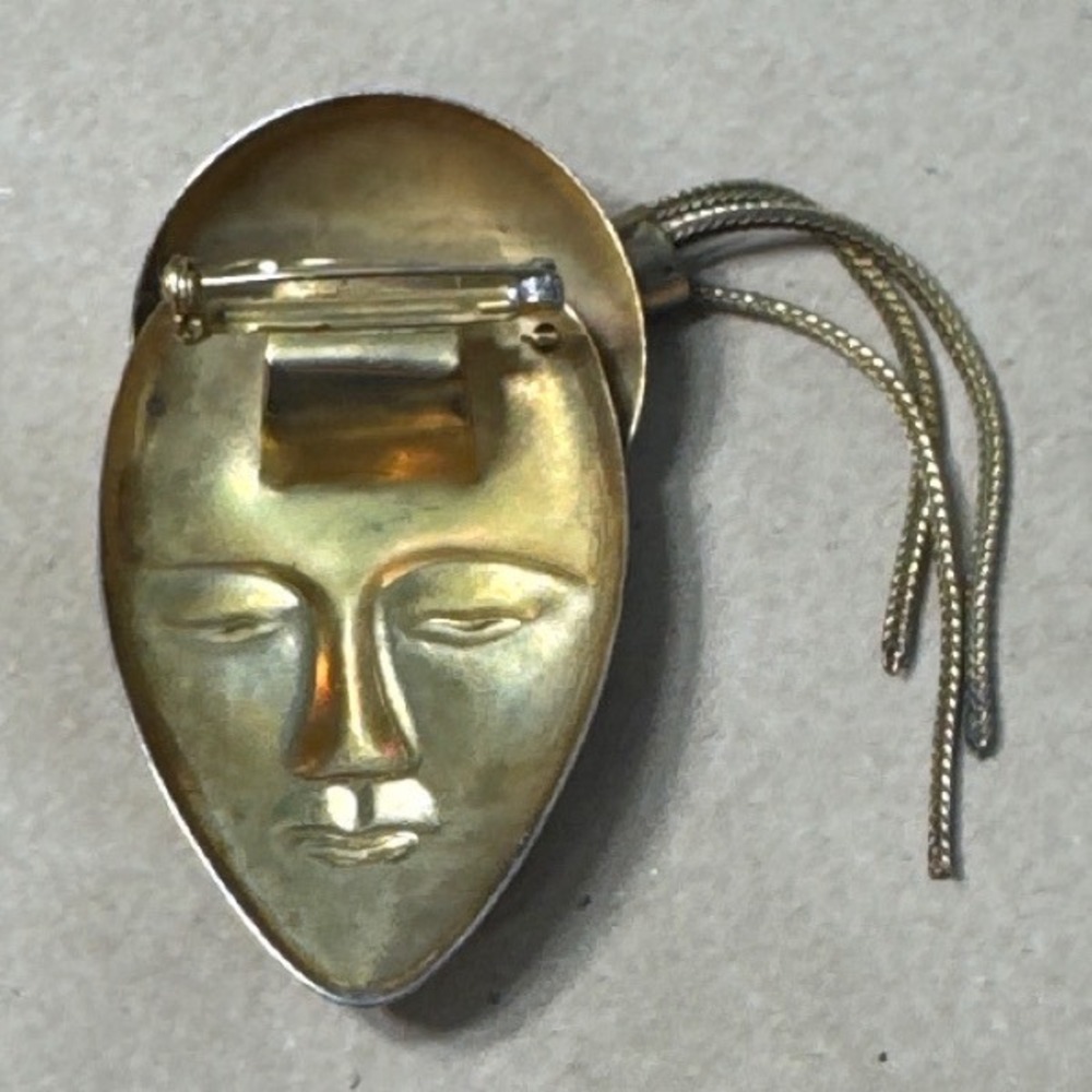 Vintage Gold Tone Mask Brooch Dimensional Face Pin Tassel Dangle Venetian Modern - Picture 5 of 10